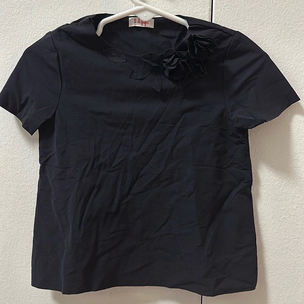 Il Gufo gently used shift with floral embroidery
Navy blue 2T